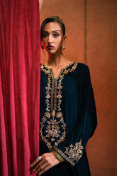 AMMARA KHAN RENDEZVOUS’24 | STATEMENT TEAL VELVET KAFTAN