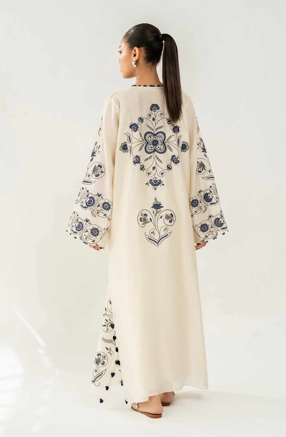 SANIA MASKATIYA LEAH’24 | AZAR
