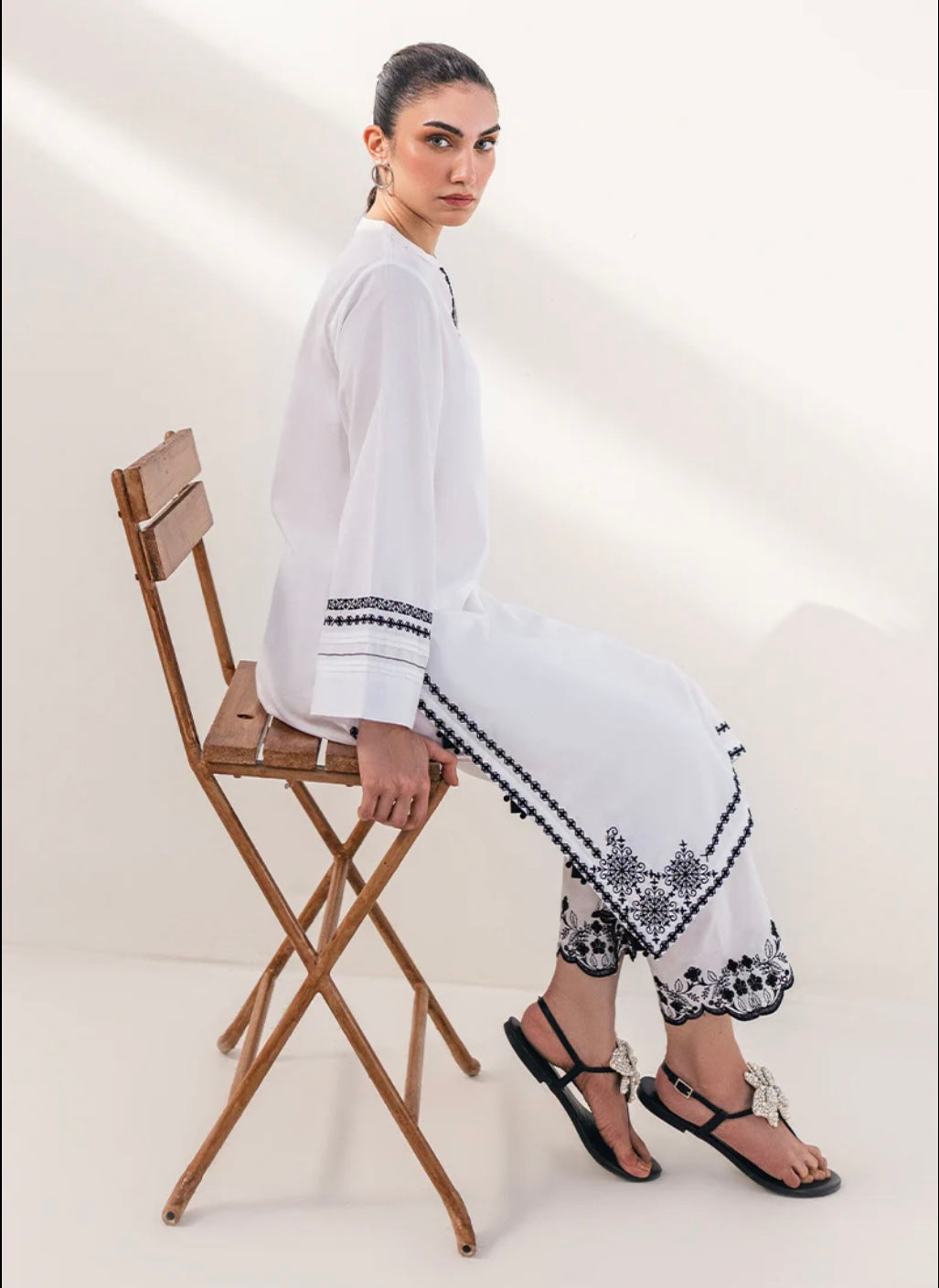 IMAGE CASUAL PRET | WHITE EMBROIDERED SET