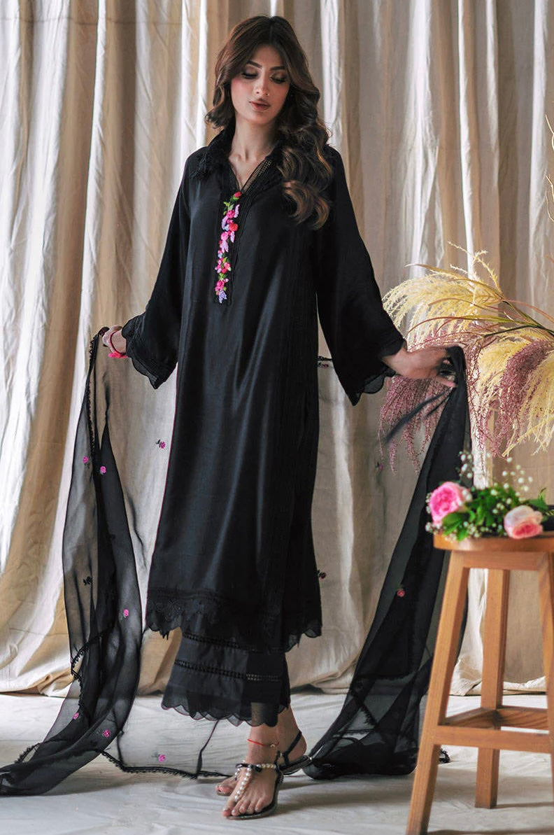 Farida Hasan | Black Rose