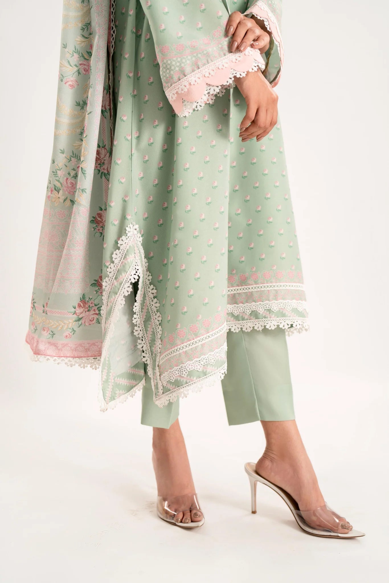 BARAE KHANOM SUMMER PRET’24 | SAMANTHA B