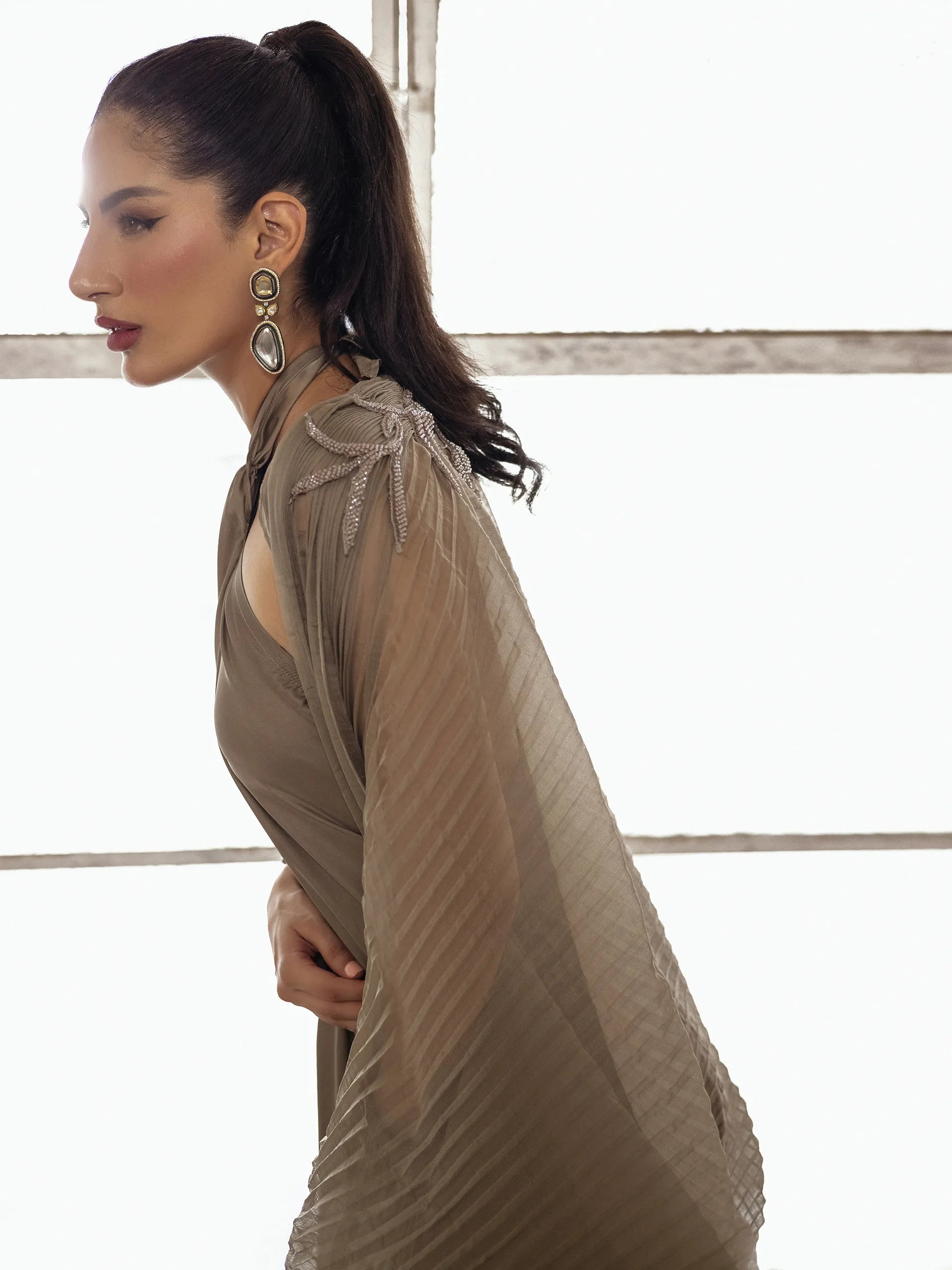 UMAIMA MUSTAFA - AIRE (OLIVE)