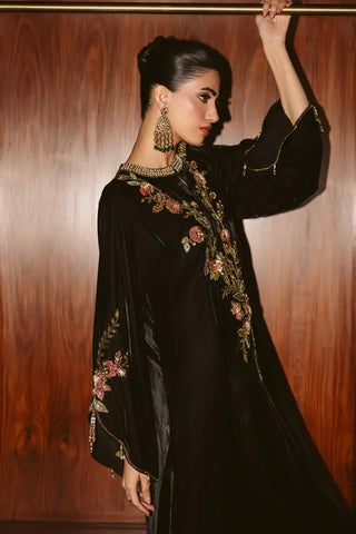 AMMARA KHAN ‘THE OVERTURE’26 | FLORAL NOIR VELVET KAFTAN