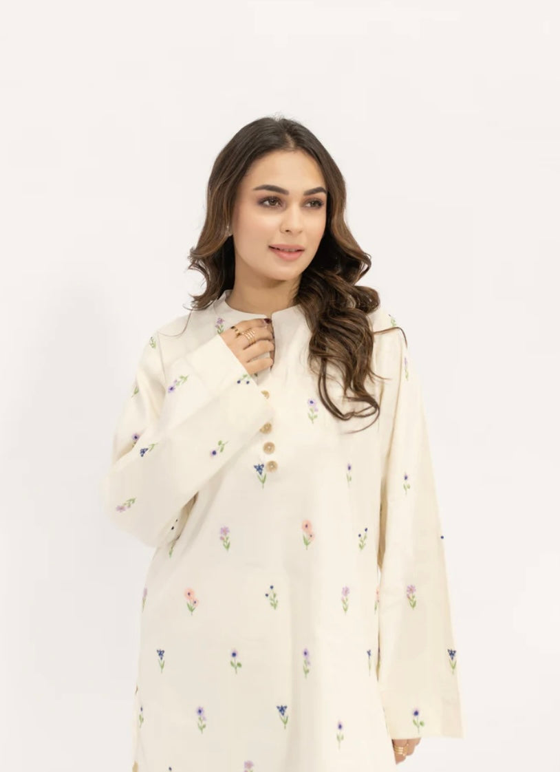 HASSAL SPRING SUMMER’24 | OFF WHITE SET WITH FLORAL EMBROIDERY