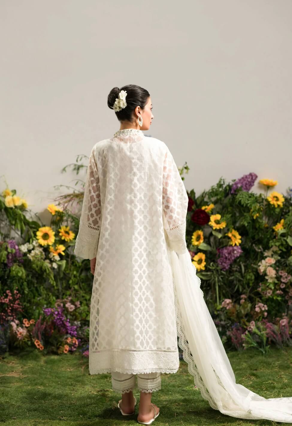 AMMARA KHAN LILY’24 | CLASSIC PEARL