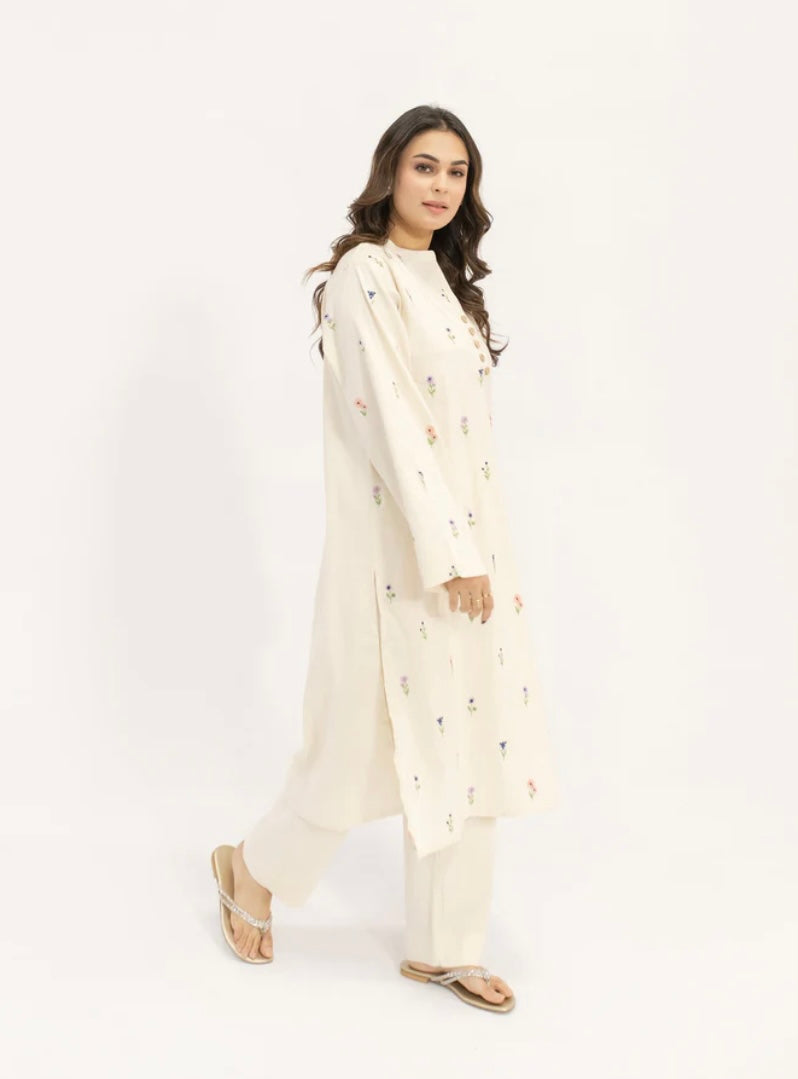 HASSAL SPRING SUMMER’24 | OFF WHITE SET WITH FLORAL EMBROIDERY