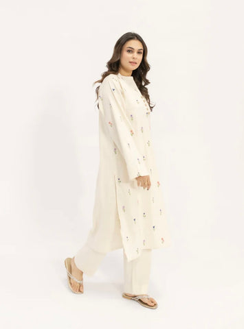 HASSAL SPRING SUMMER’24 | OFF WHITE SET WITH FLORAL EMBROIDERY