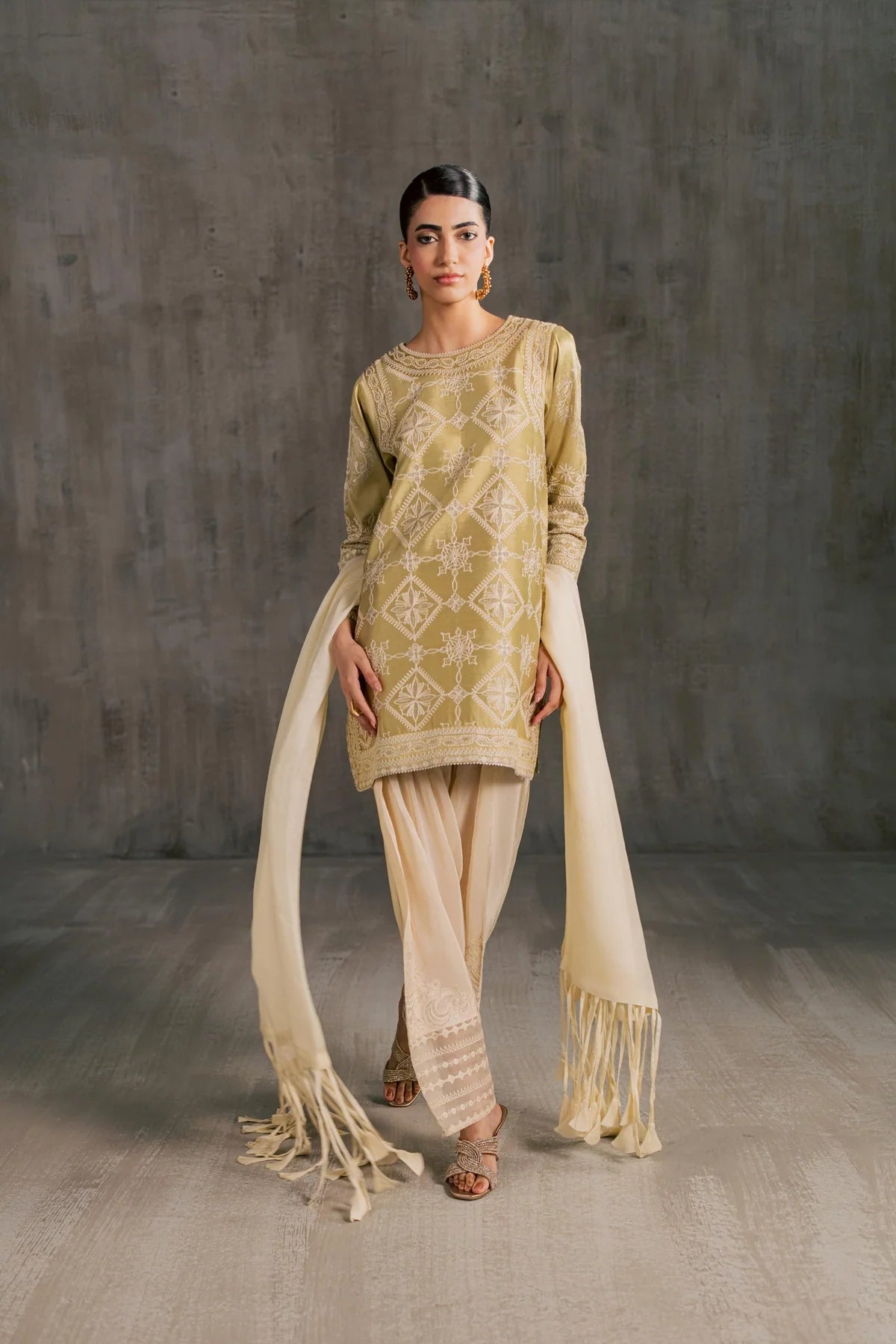 BARAE KHANOM AURA’26 | VELOUR