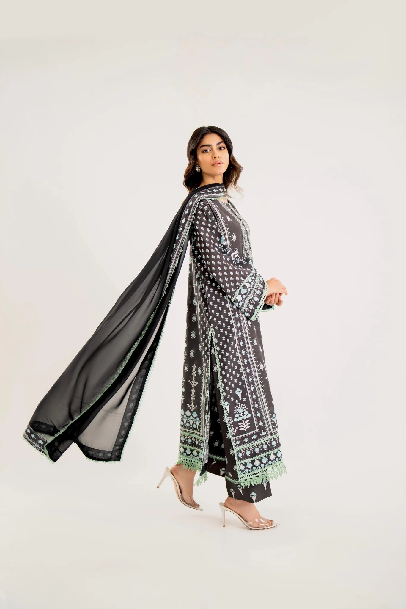 BARAE KHANOM SUMMER PRET’24 | REESE