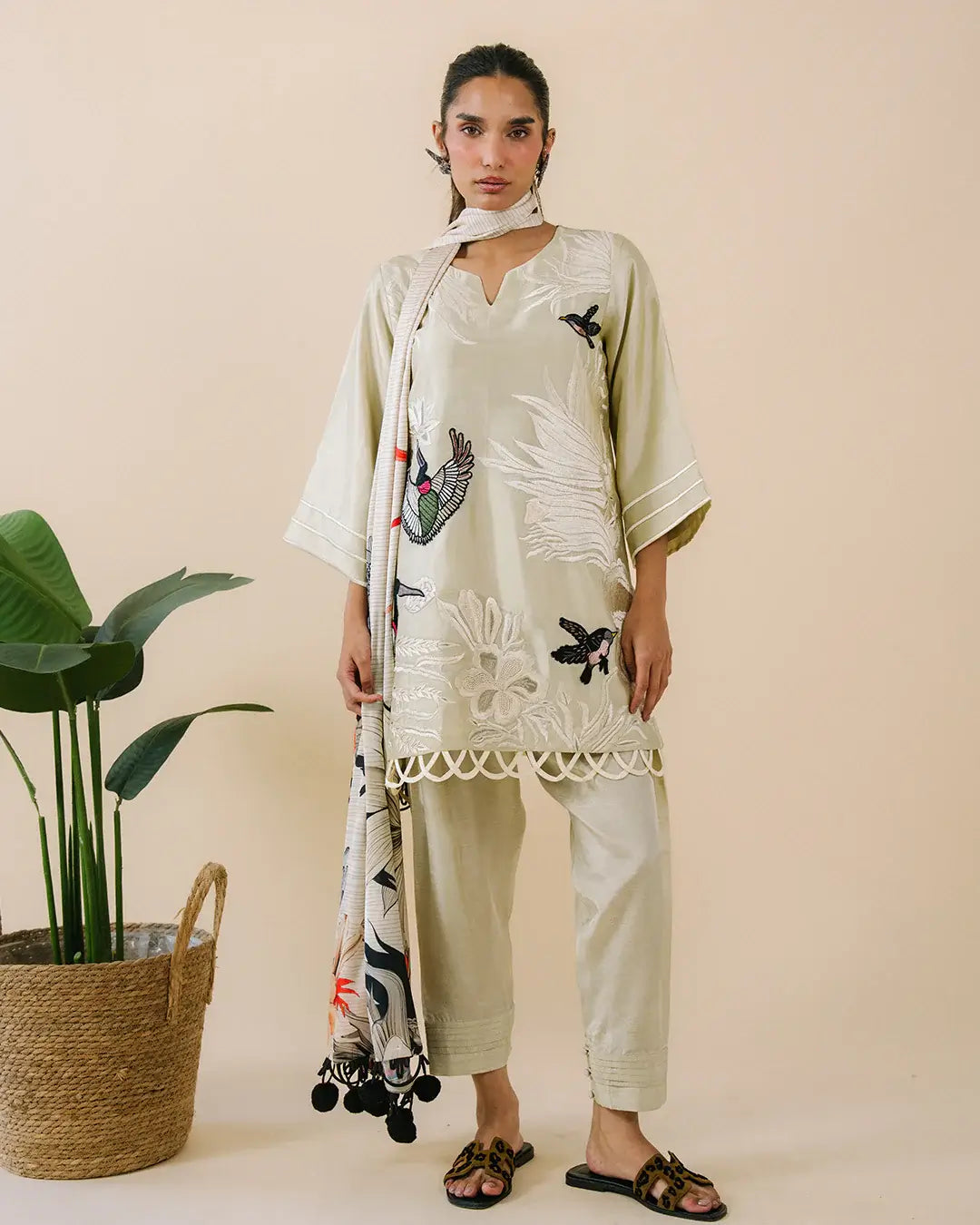MEHREEN HAMZA TABANI ‘SOFT CHOAS LUXE PRET’26 | CORTADO