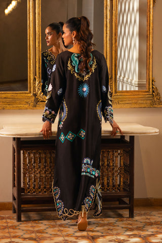 ANNUS ABRAR LEAH LUXURY PRET’26 | KAYLA KAFTAN