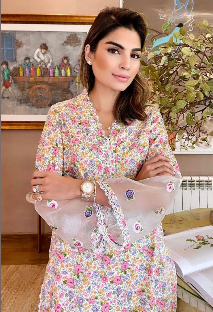 FARIDA HASAN | DAINTY FLORAL WITH SHALWAR