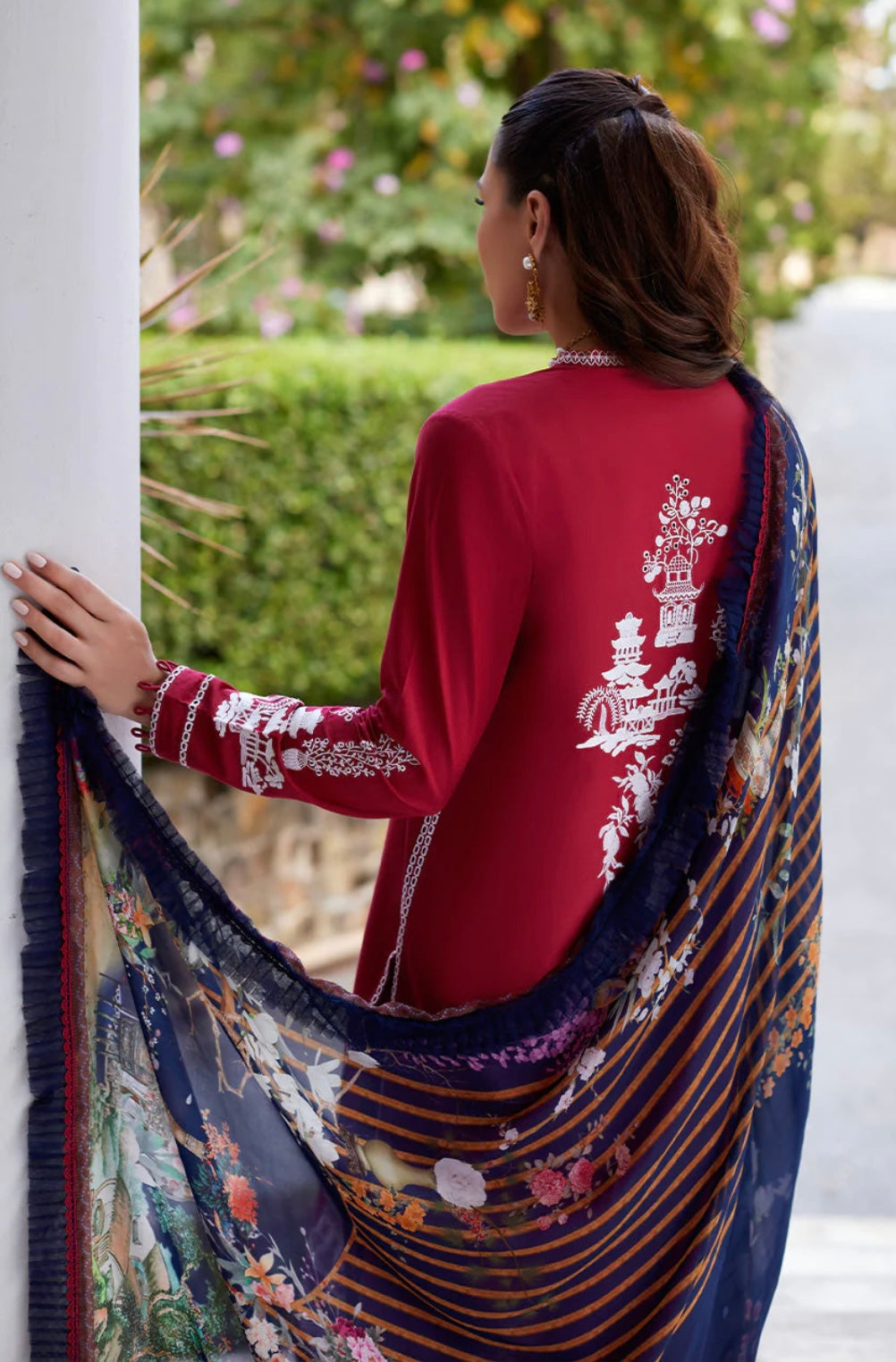 NIDA AZWER LUXURY LAWN’24 | SCARLET STARLET