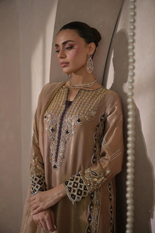 NIMRAH HAFSA ‘ZEINA FESTIVE FORMALS’26 | VANYA