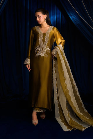FLAIRS ‘AYRA FESTIVE FORMALS’26 | CALLY CARAMEL