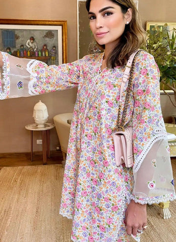 FARIDA HASAN | DAINTY FLORAL WITH SHALWAR