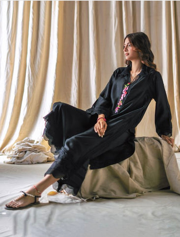 Farida Hasan | Black Rose