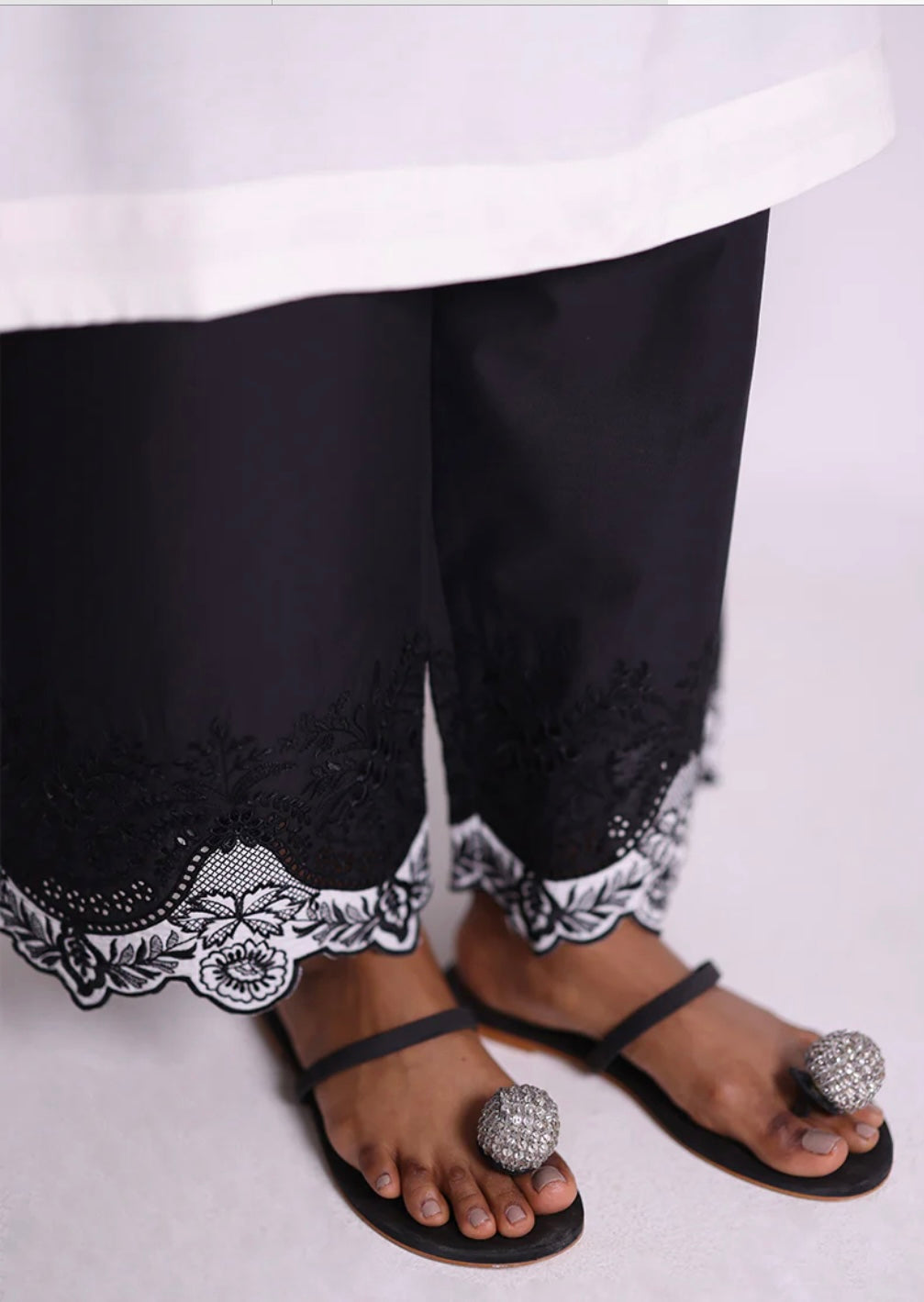 IMAGE EMBROIDERED PANTS | ST-02
