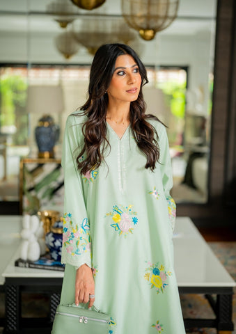 HIRA SARDAR ‘ROSERIA PRET’26 | SPRING GARDEN
