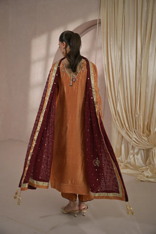 NIMRAH HAFSA ‘ZEINA FESTIVE FORMALS’26 | LAYRAH