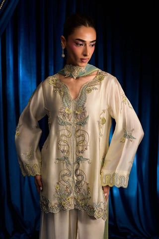 FLAIRS ‘AYRA FESTIVE FORMALS’26 | CREAM DREAM
