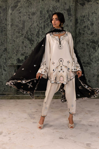 EINKA FESTIVE PRET'26 | RAVEN IN MONOCHROME