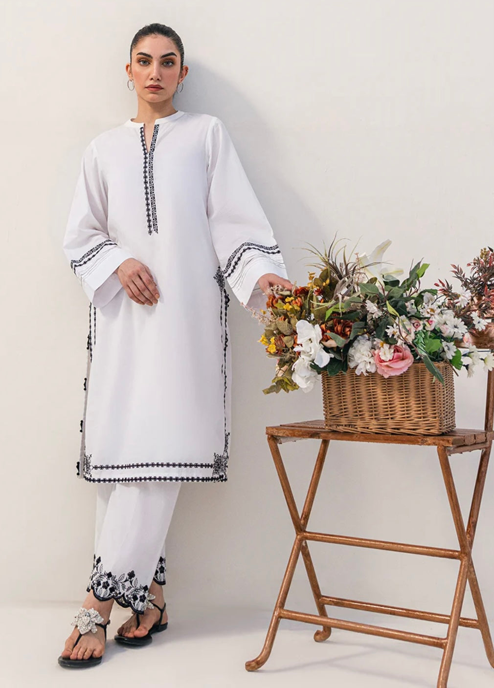 IMAGE CASUAL PRET | WHITE EMBROIDERED SET
