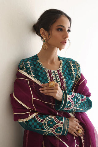 NADIA FAROOQUI LARA LUXURY PRET’24 | CHAAND BALI