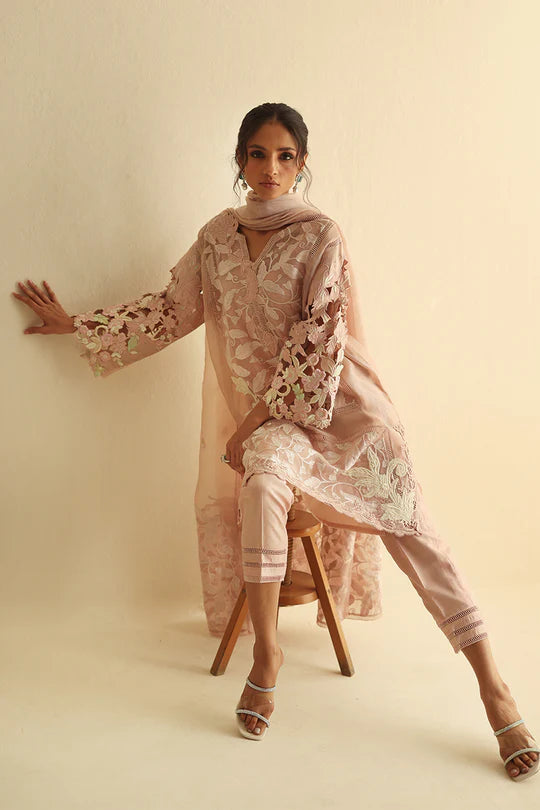 NADIA FAROOQUI LARA LUXURY PRET’24 | ROSA