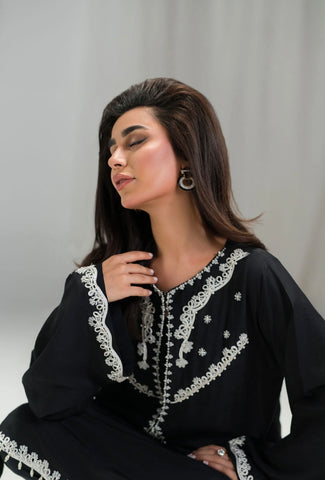 AMMARA KHAN SETA’24 | BLACK & WHITE GRACE