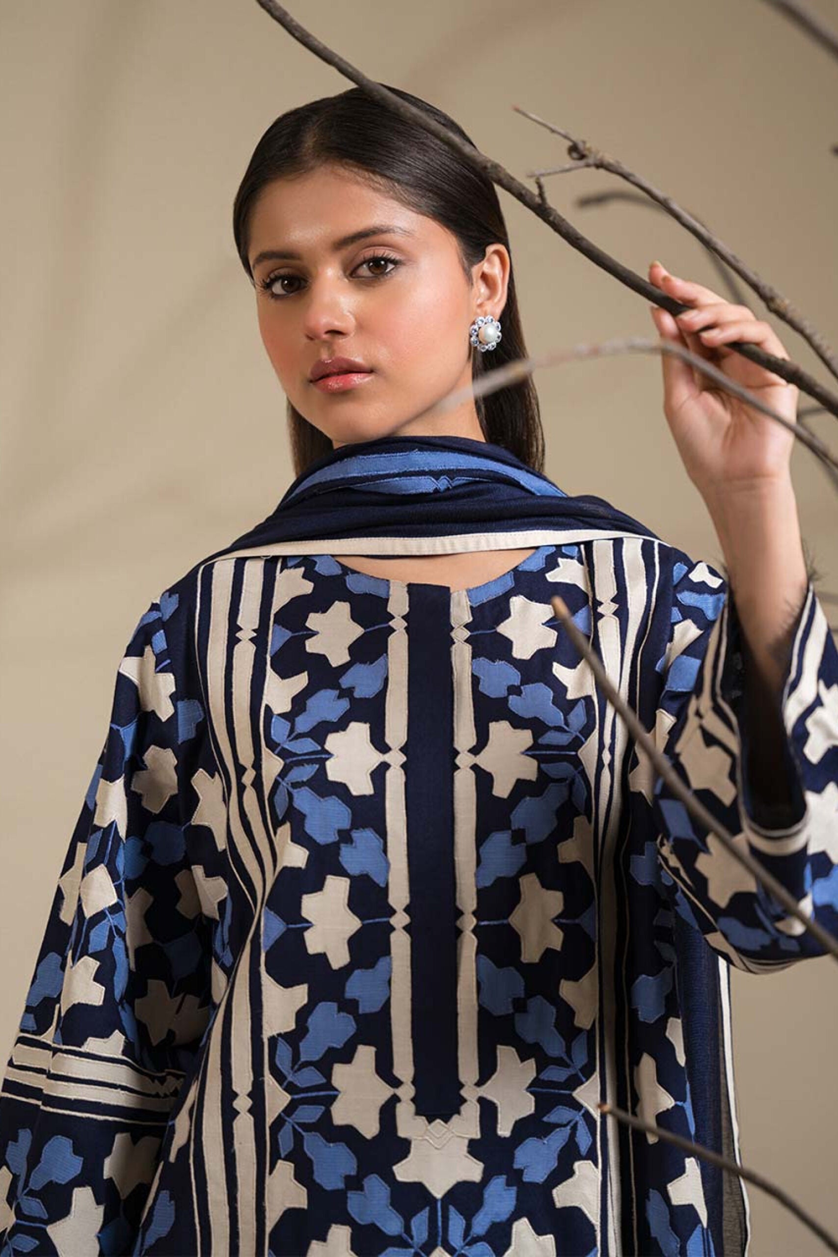 AMBER GOHAR LUXURY PRET’24 | MODERN GLAZE