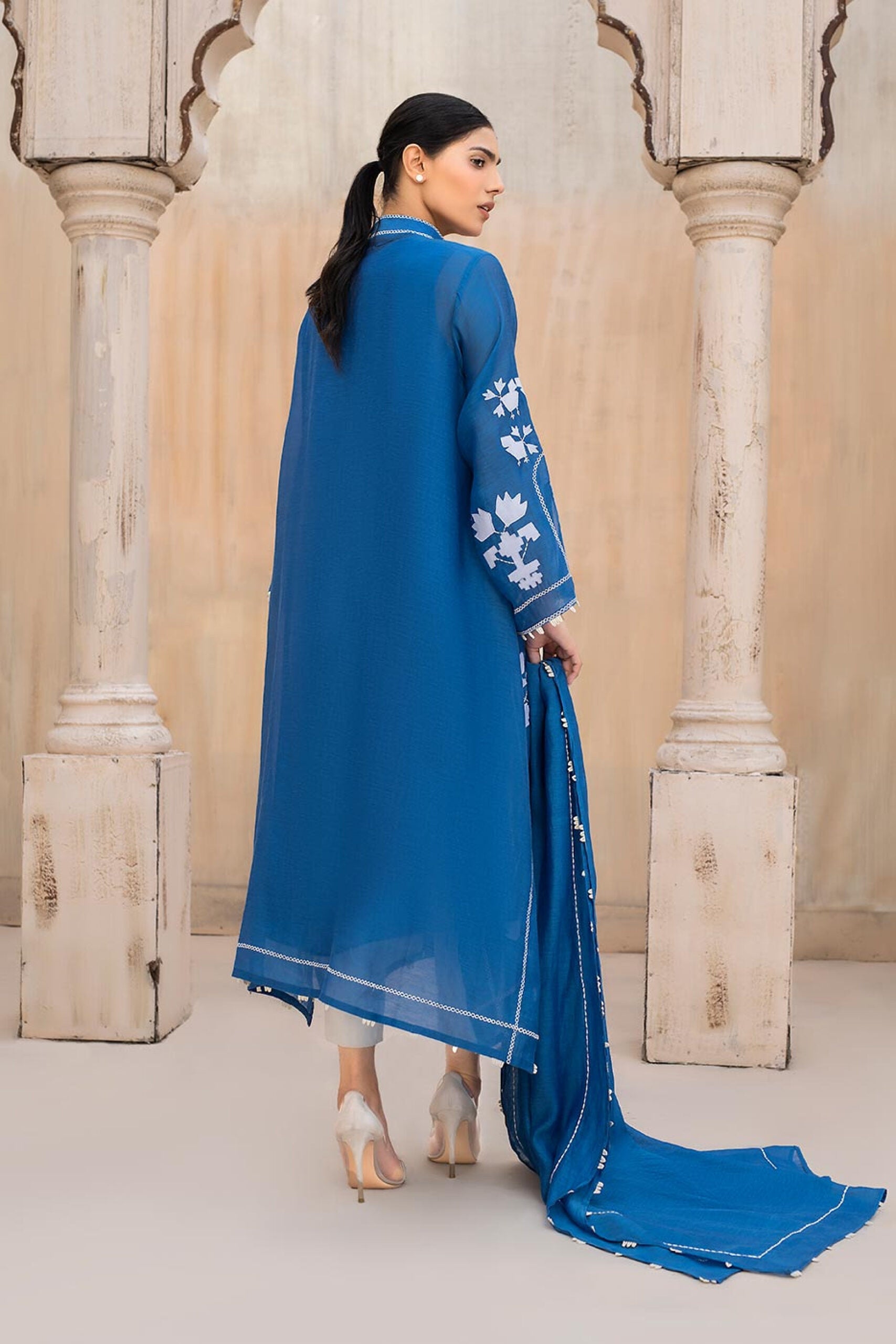 AMBER GOHAR LUXURY PRET’24 | INDIGO