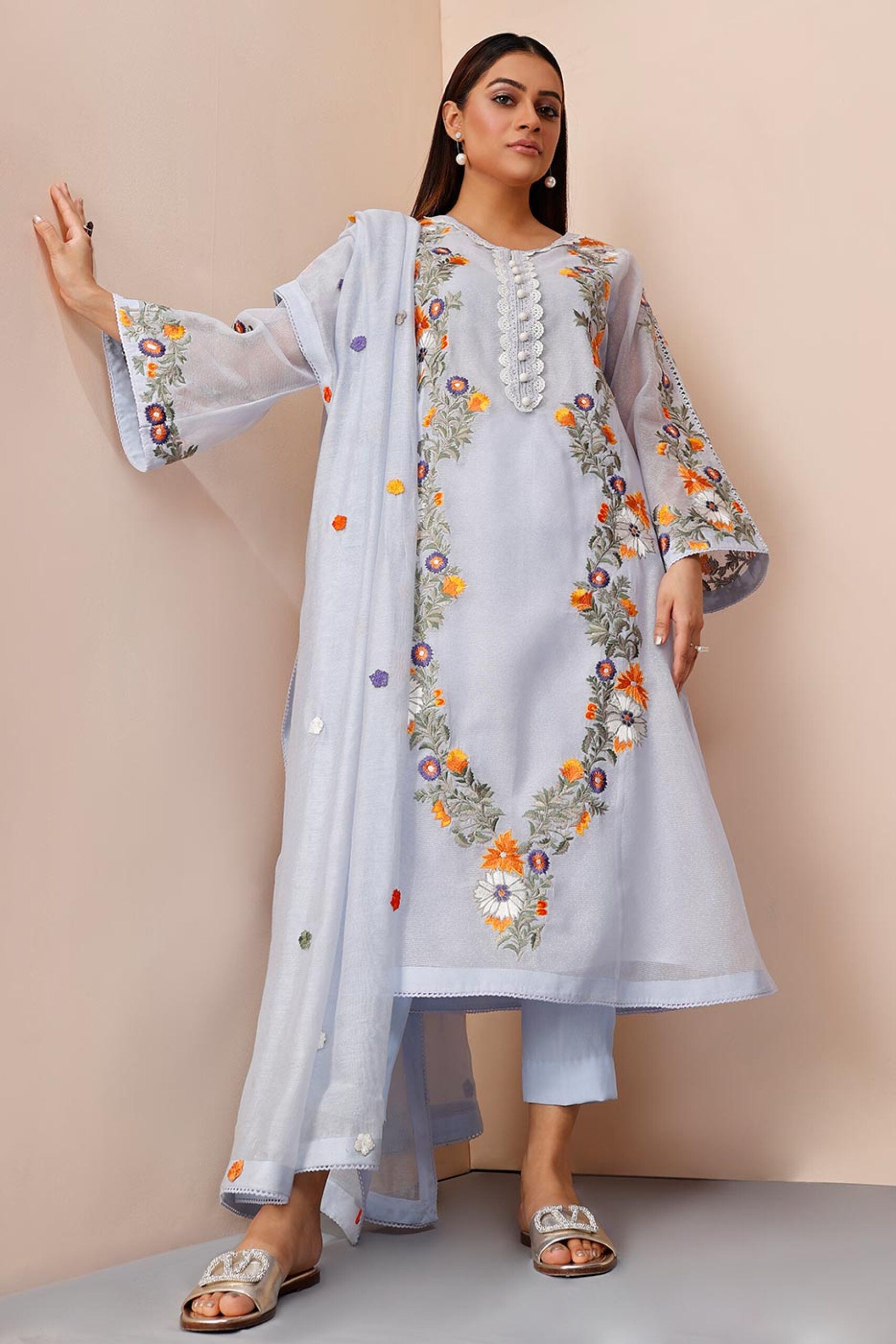 AMBER GOHAR LUXURY PRET’24 | PLAYFUL