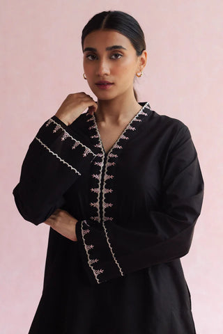 ZARA SHAHJAHAN BASICS’24 | ZKT-1363