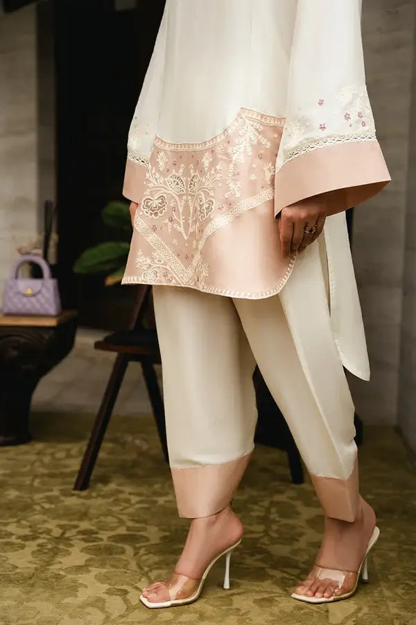 AMNA ARSHAD KIKI LUXE PRET’24 | MEERAY