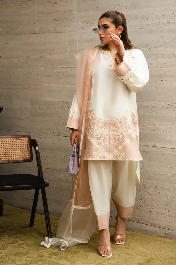 AMNA ARSHAD KIKI LUXE PRET’24 | MEERAY