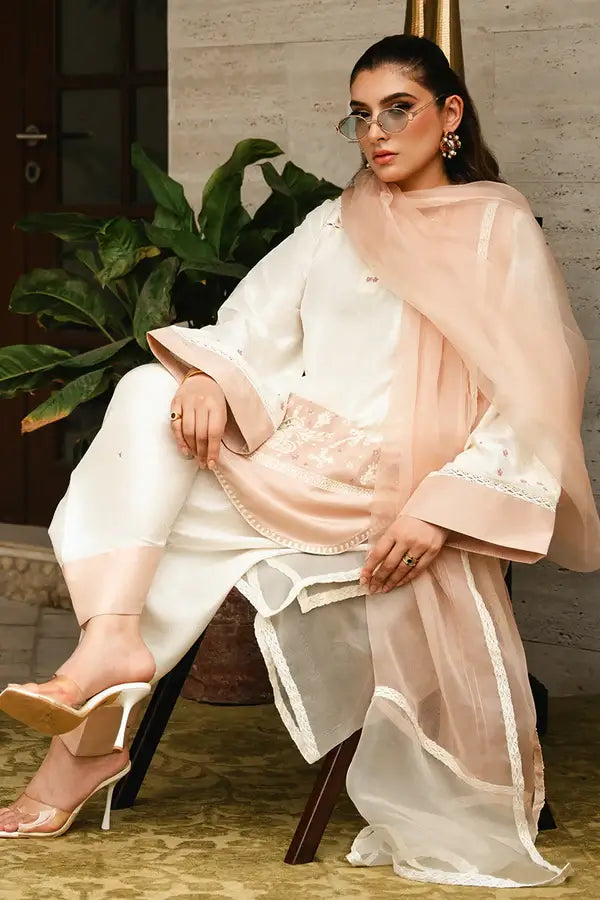 AMNA ARSHAD KIKI LUXE PRET’24 | MEERAY