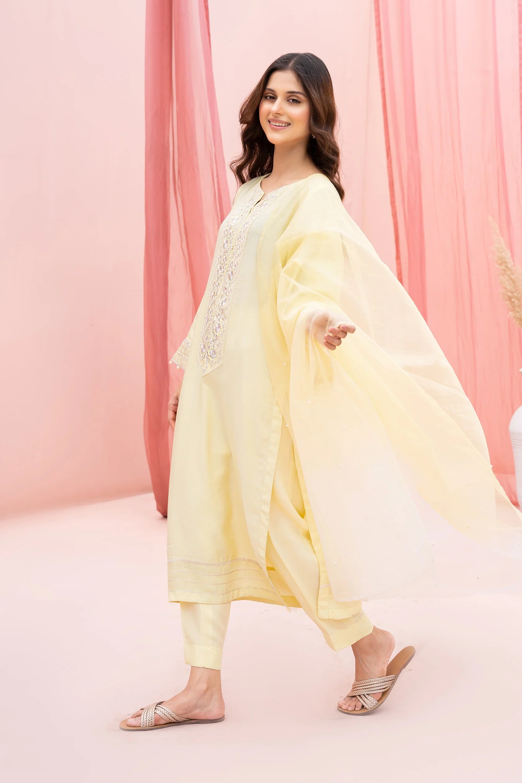 MINSA BOUTIQUE CASUAL PRET’24 | YARROW