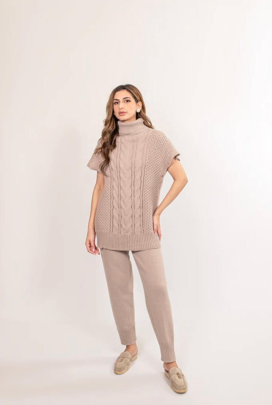 HASSAL AUTUMN WINTER RTW’24 | VIVI CABLE KNIT SET