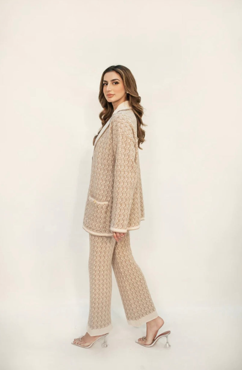 HASSAL AUTUMN WINTER RTW’24 | LAYLA BEIGE & WHITE KNIT SET