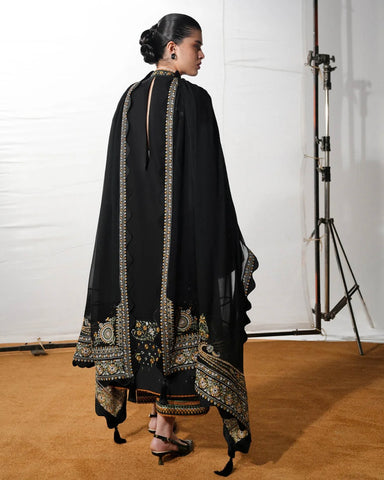 JUGNU UNSTITCHED S/S’26 | RANI