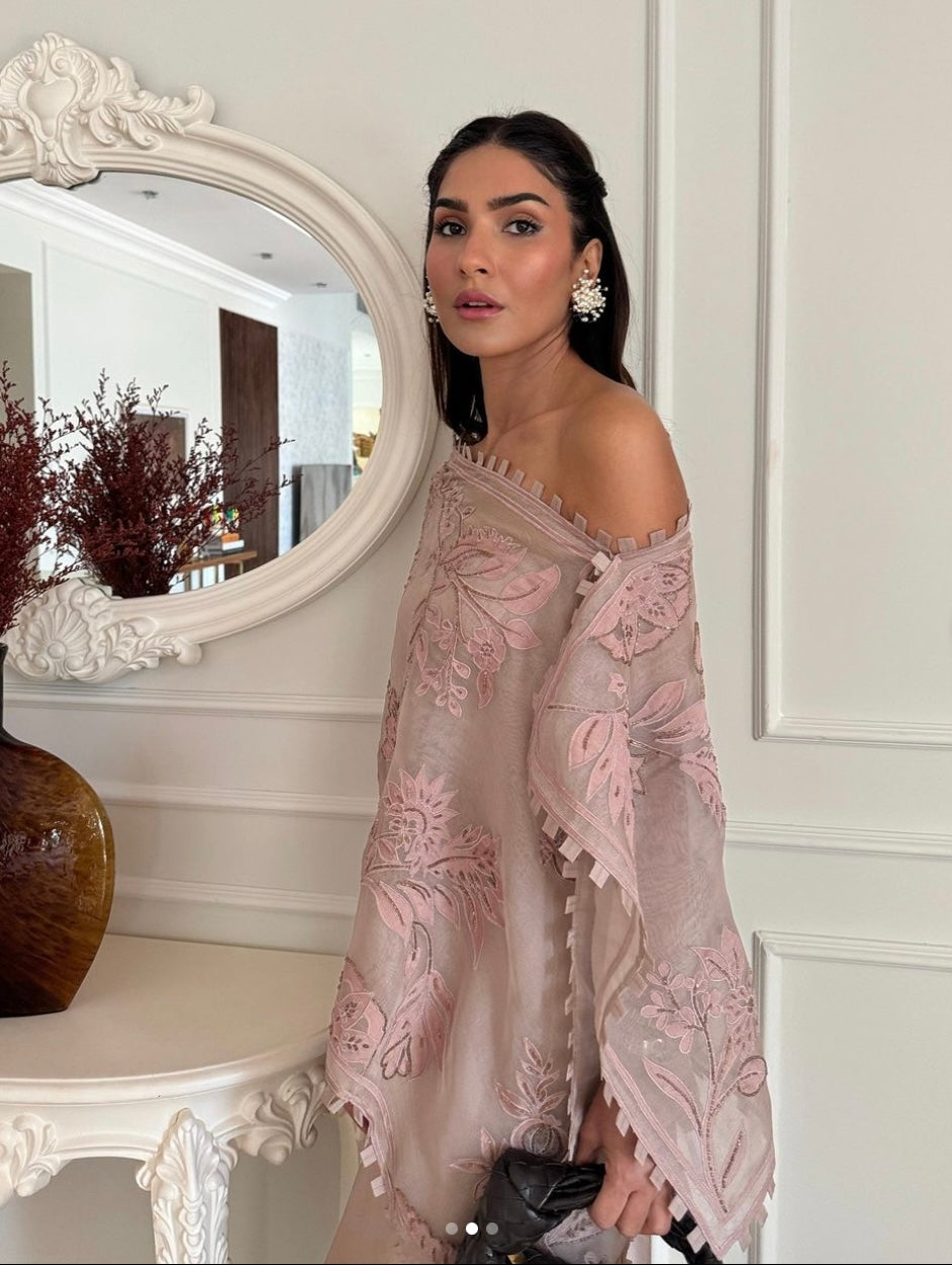 MISHA LAKHANI FORMALS’24 | WRAP STOLE