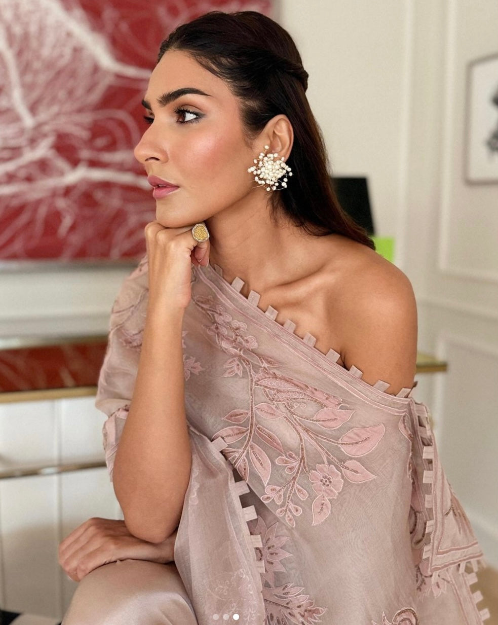 MISHA LAKHANI FORMALS’24 | WRAP STOLE
