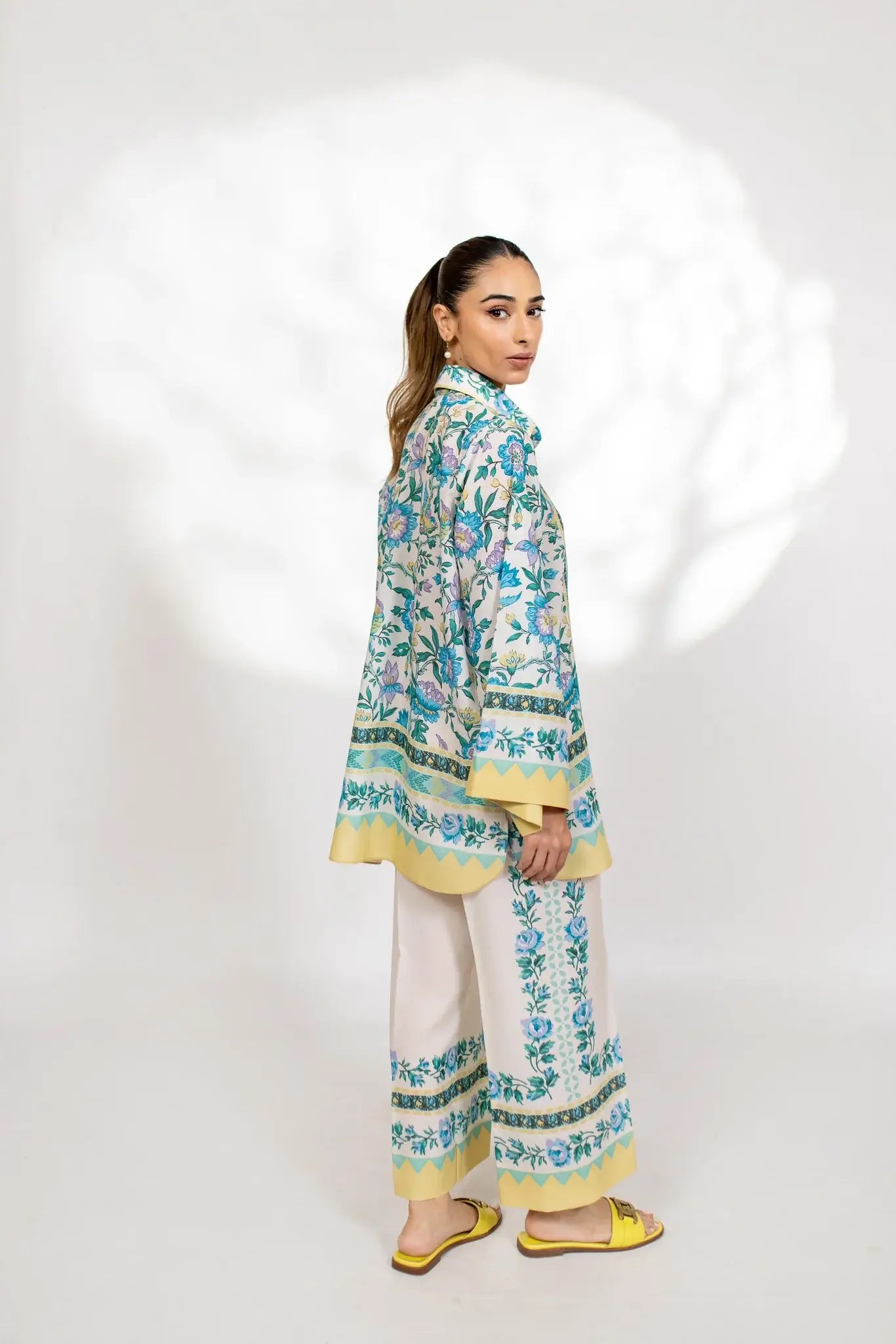 BARAE KHANOM ‘ZAYRA COLLECTION’24 | WILLOW B