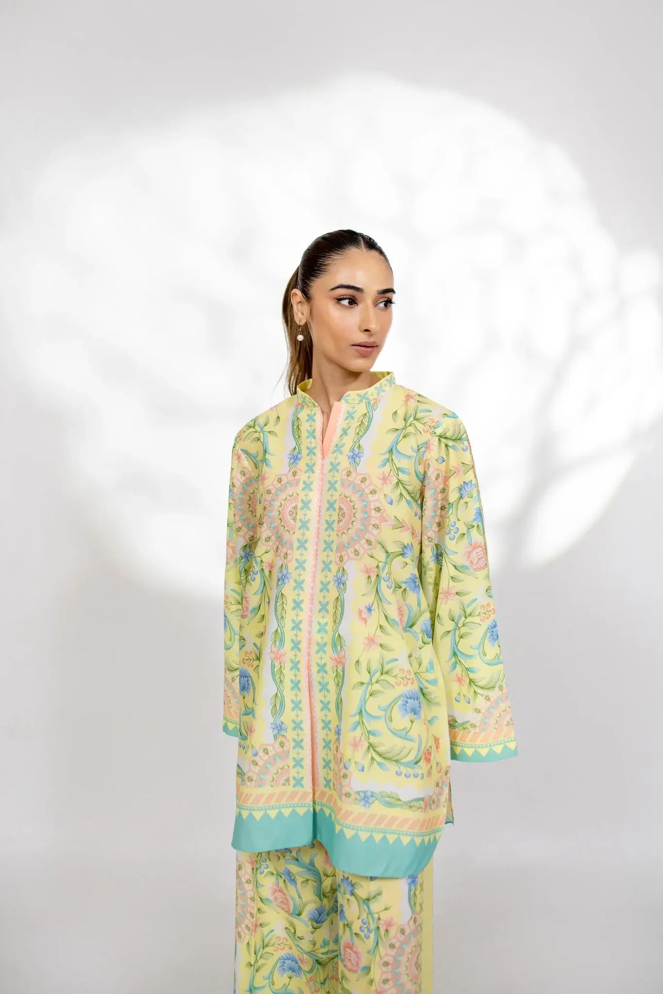 BARAE KHANOM ‘ZAYRA COLLECTION’24 | PETRA B