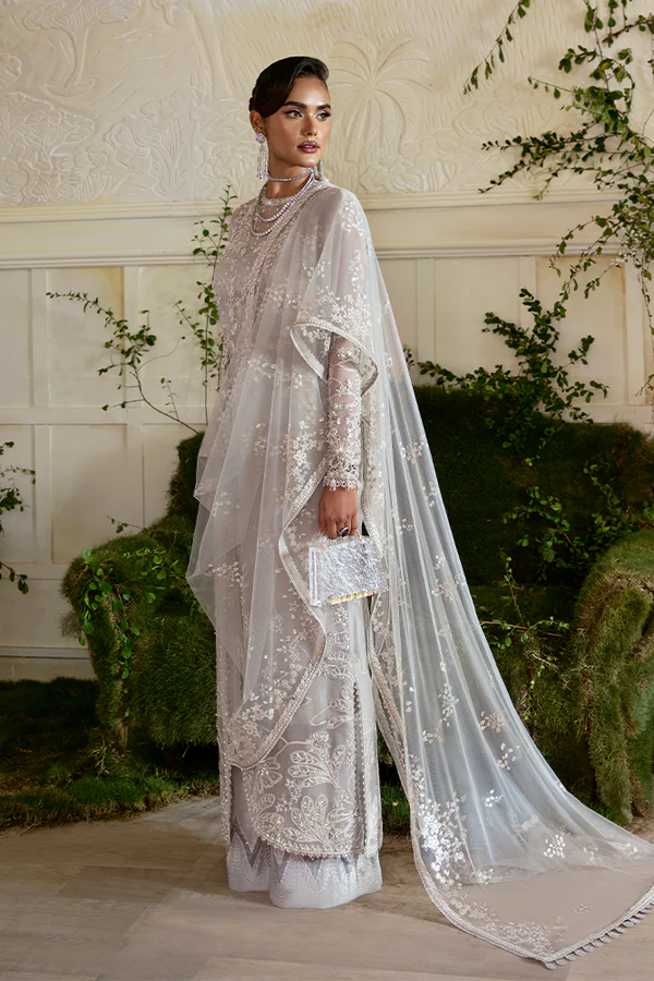 SUFFUSE FREESHIA RTW’23 | AMBER
