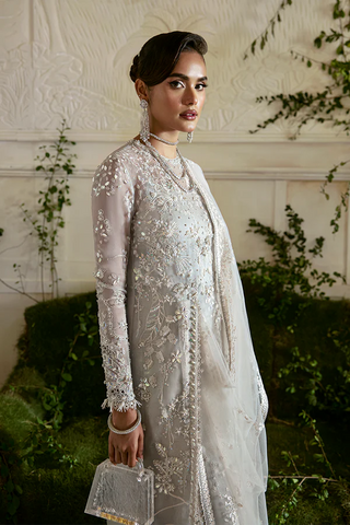 SUFFUSE FREESHIA RTW’23 | AMBER