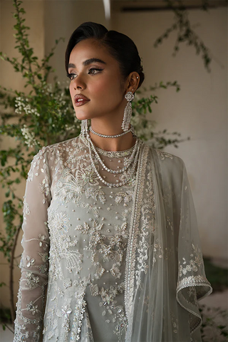 SUFFUSE FREESHIA RTW’23 | AMBER