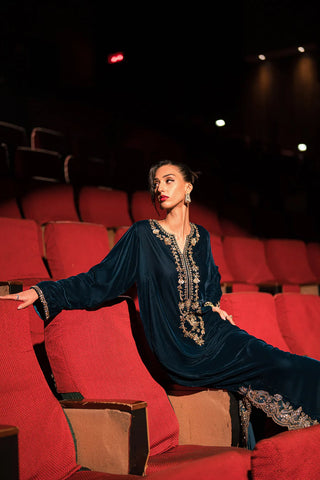 AMMARA KHAN RENDEZVOUS’24 | STATEMENT TEAL VELVET KAFTAN