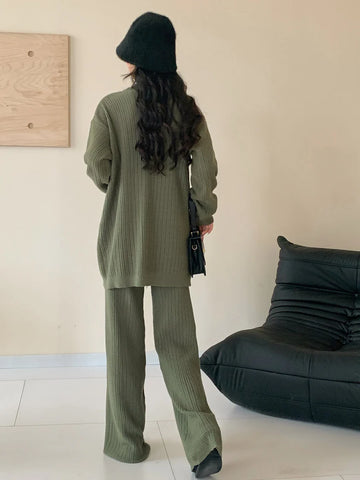 HASSAL AUTUMN WINTER’24 | PEARL DETAILS PC SUIT WITH PEARL DETAILS